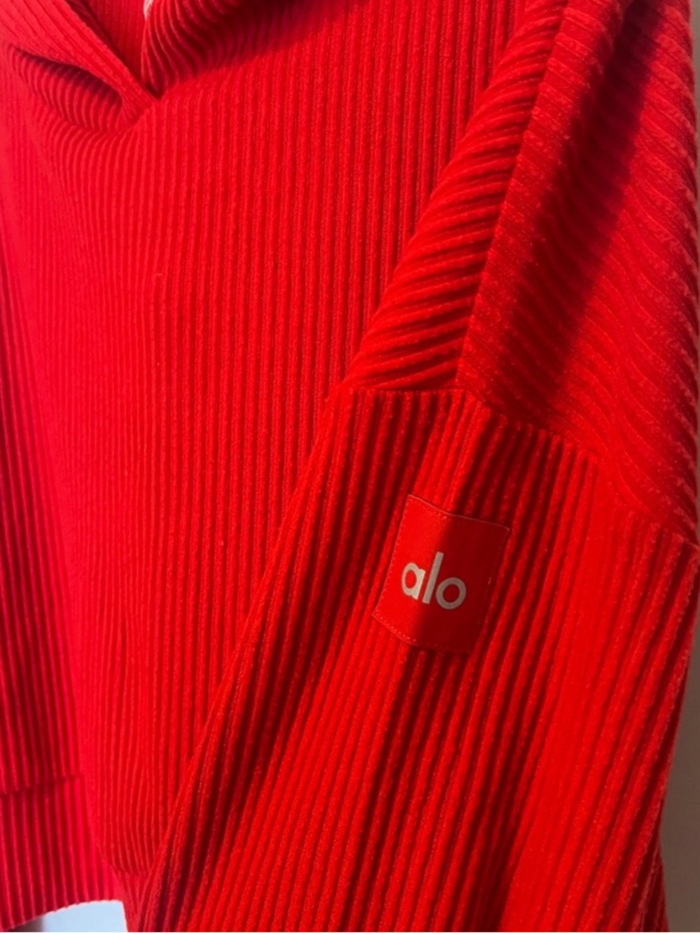 ALO Yoga Muse Hoodie Cropped Ribbed Scarlet Red Size Small - Picture 3 of 8